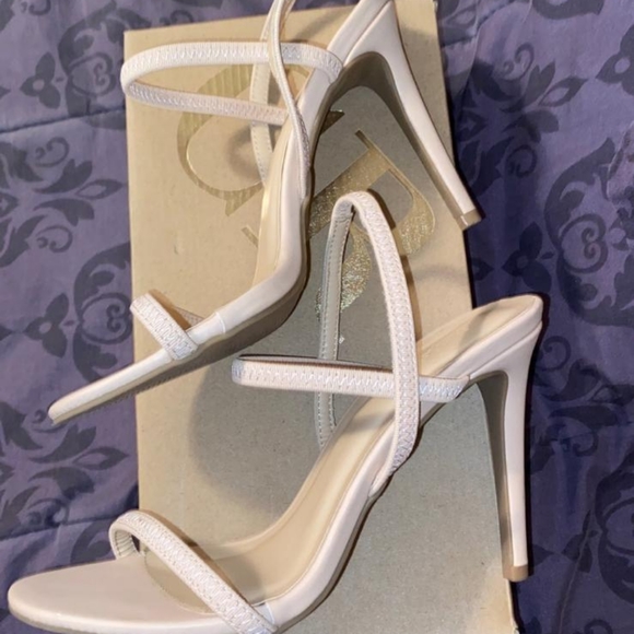 Heels - Picture 2 of 4